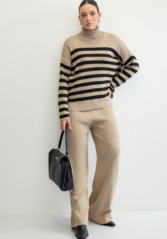 Свитер в полоску с высокой горловиной шир.  580, рис. 16