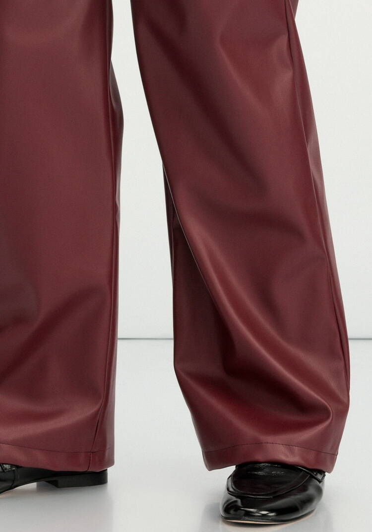 Брюки прямого кроя из экокожи шир.  750, рис. 6