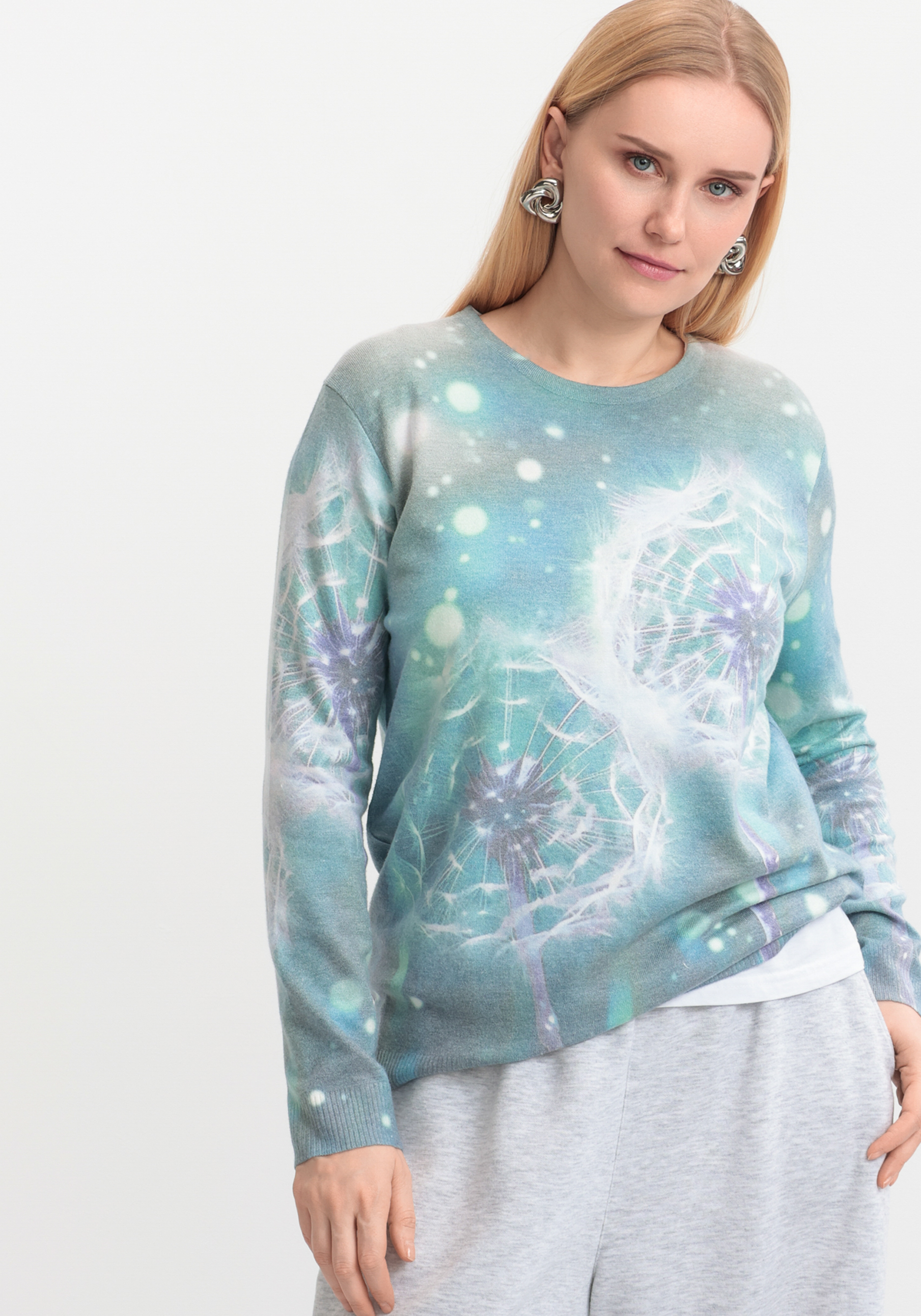 Джемпер quotЦветочная симфония quot 999₽