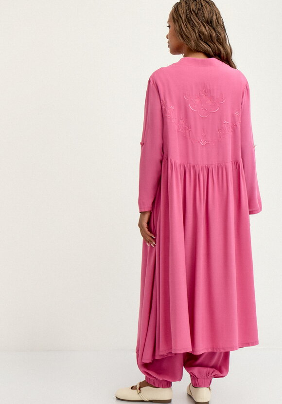 Рубашка с вышивкой на кокетке шир.  580, рис. 27