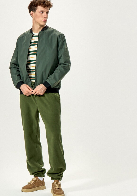 Брюки джоггеры на резинке по низу шир.  580, рис. 8