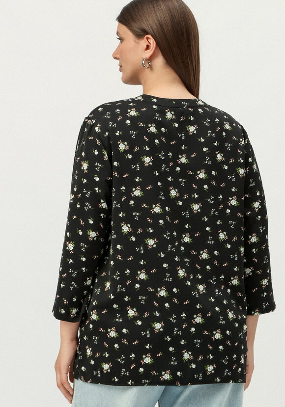 Блуза на пуговицах и разрезами по бокам шир.  580, рис. 20