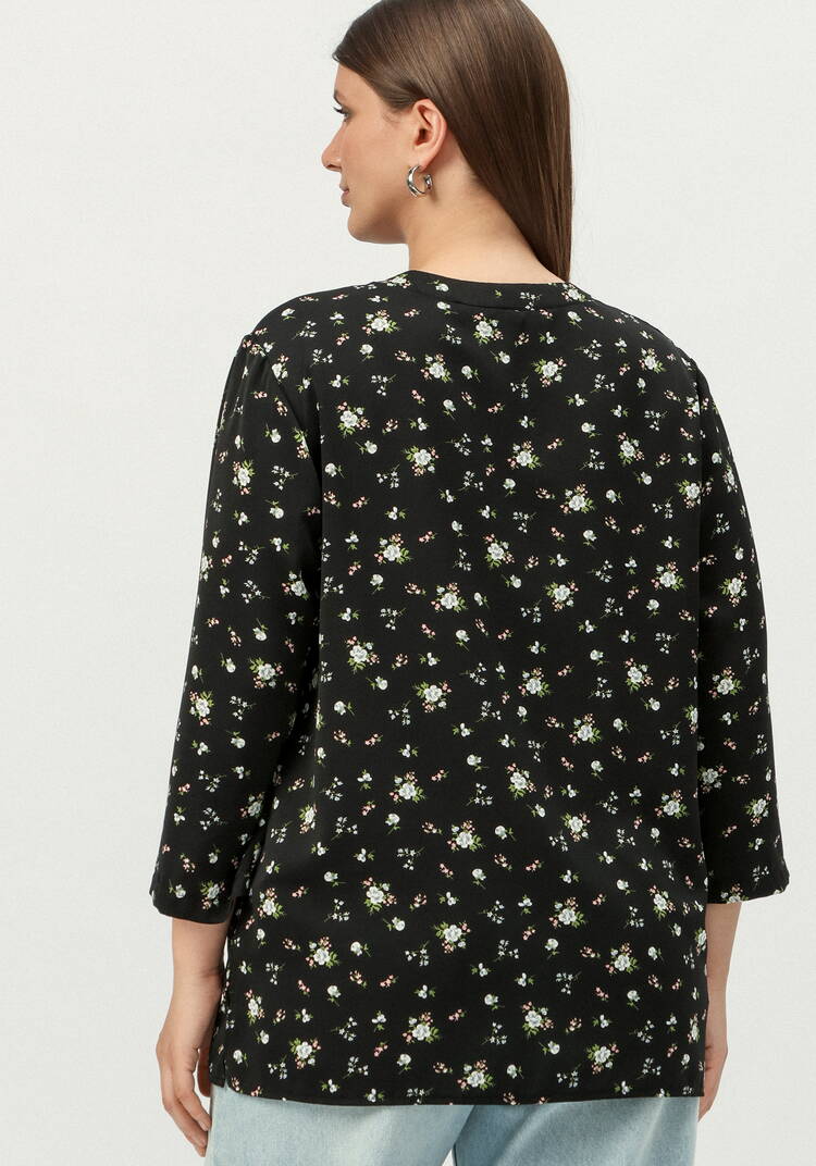 Блуза на пуговицах и разрезами по бокам шир.  750, рис. 20