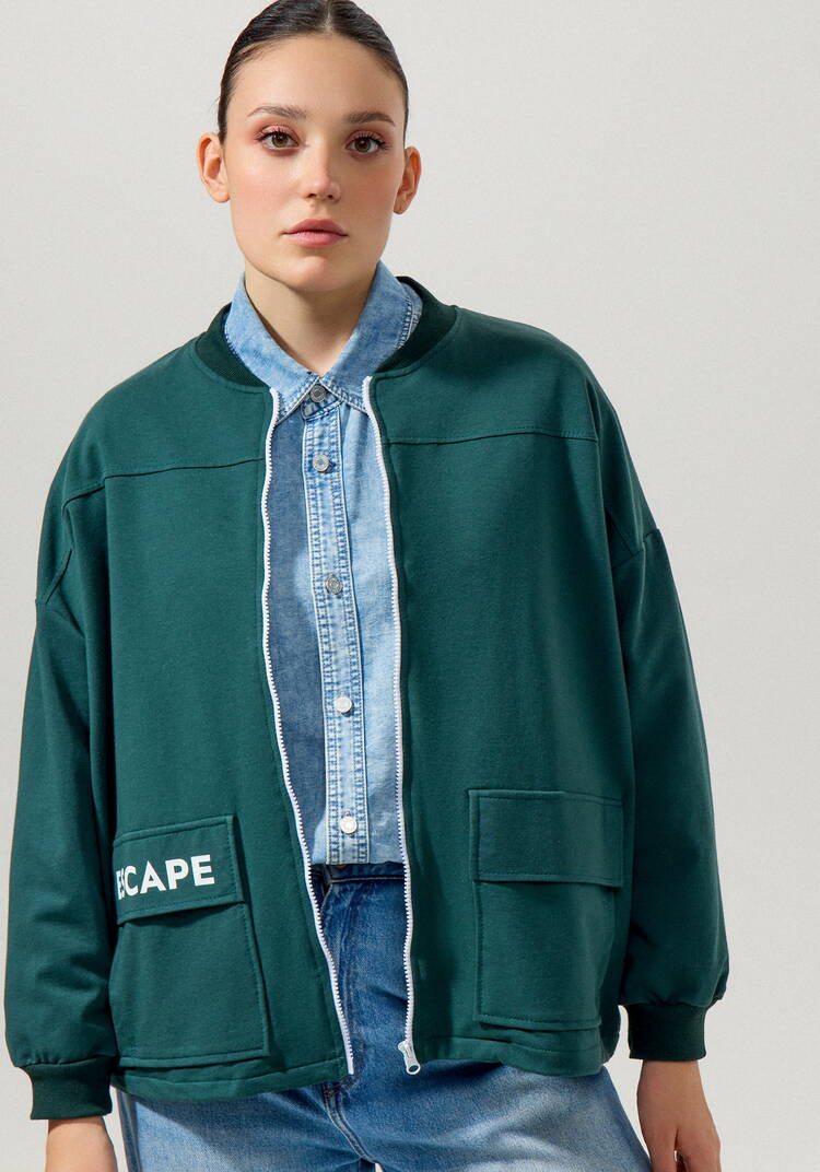 Бомбер с накладными карманами шир.  750, рис. 23