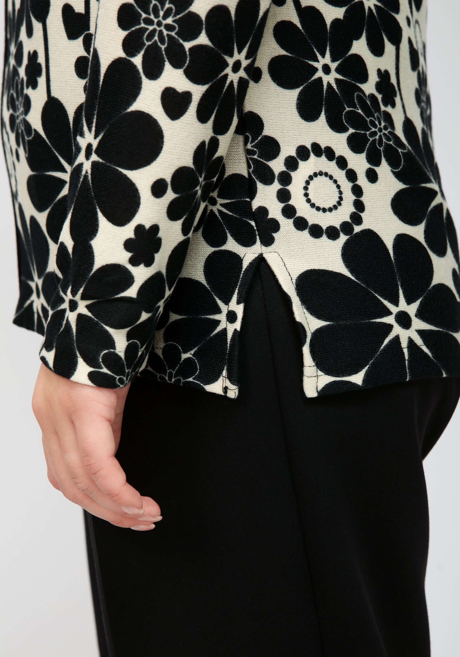 Блуза "Альма" Zolinger, цвет черный, размер 58 - фото 6