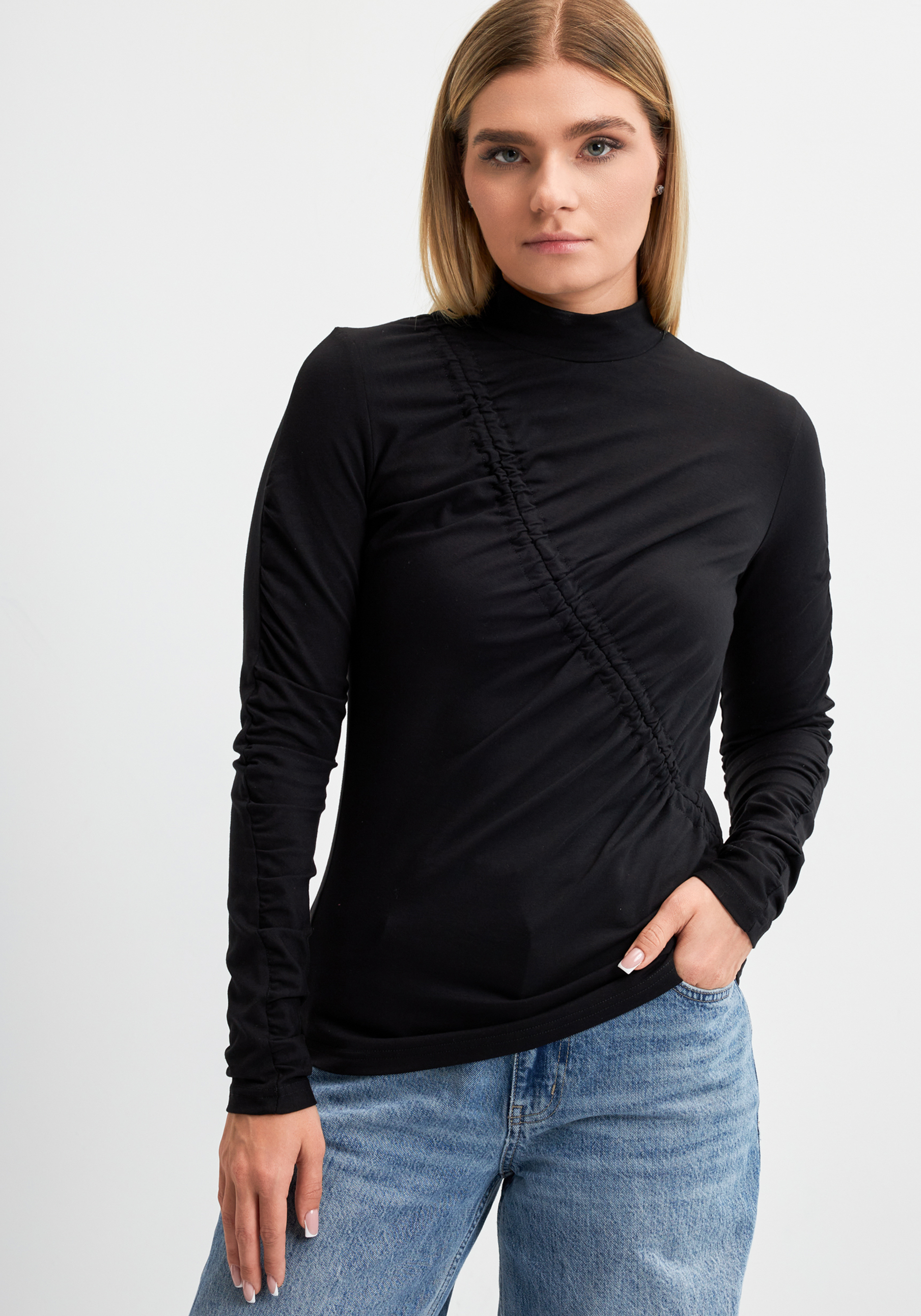 

Водолазка со сборкой "Хельга", Черный