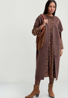 Жилет на запах со спущенным плечом