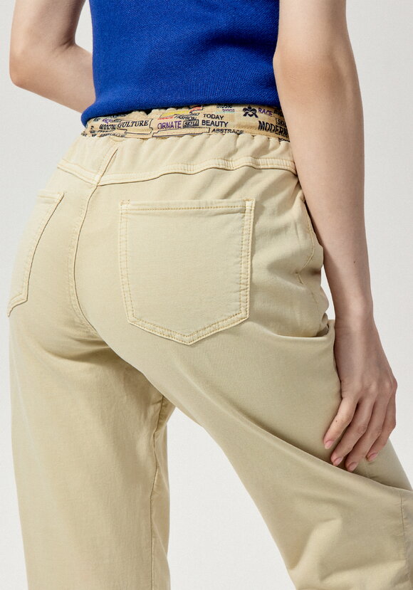 Джинсы с принтом по поясу шир.  580, рис. 15