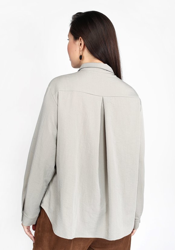 Блуза с карманами на груди шир.  580, рис. 2