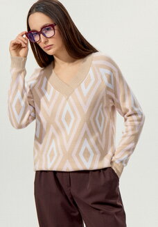 Джемпер с геометрическим рисунком