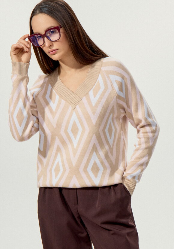 Джемпер с геометрическим рисунком шир.  580, рис. 36