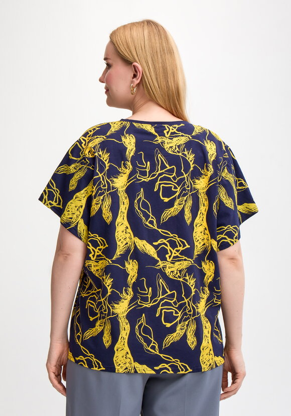 Блуза с оригинальным принтом и стразами шир.  580, рис. 37