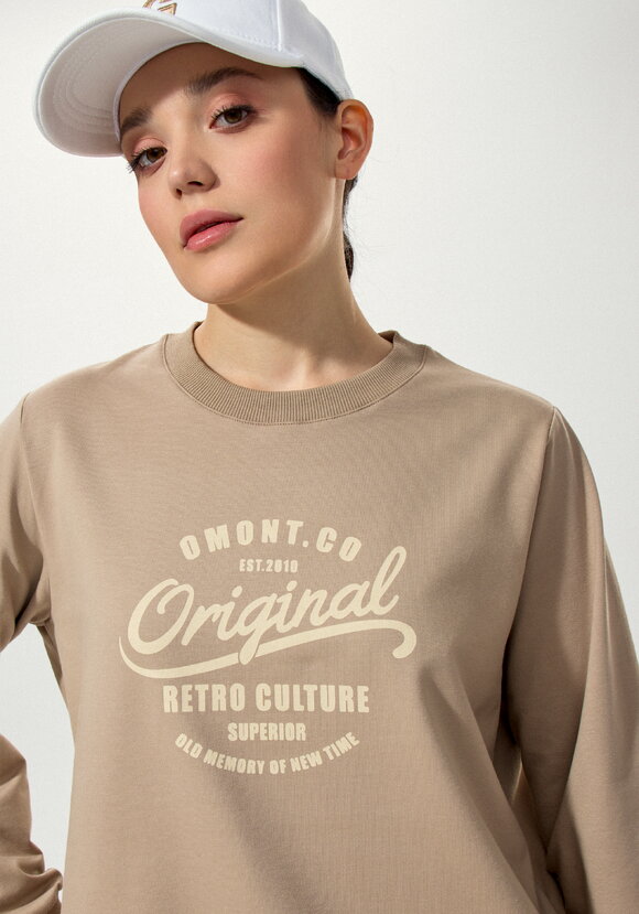 Костюм из брюк и свитшота с принтом на груди шир.  580, рис. 20