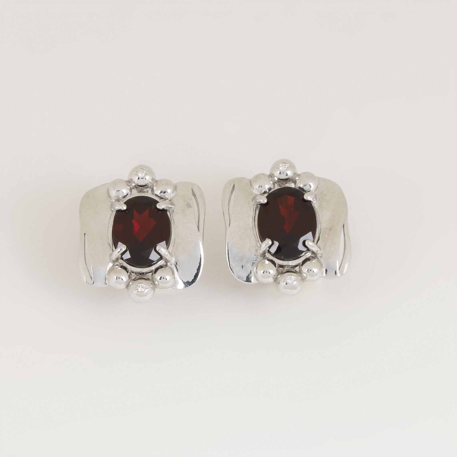 

Серебряные серьги "Желанный подарок", Красный