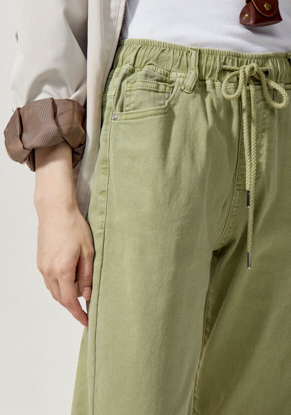 Джинсы с резинкой по поясу шир.  580, рис. 33