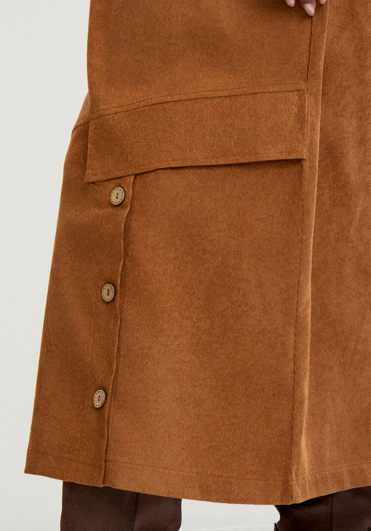 Юбка с декоративными пуговицами и клапаном шир.  750, рис. 15