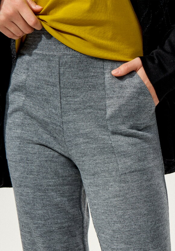 Брюки зауженные книзу шир.  580, рис. 24