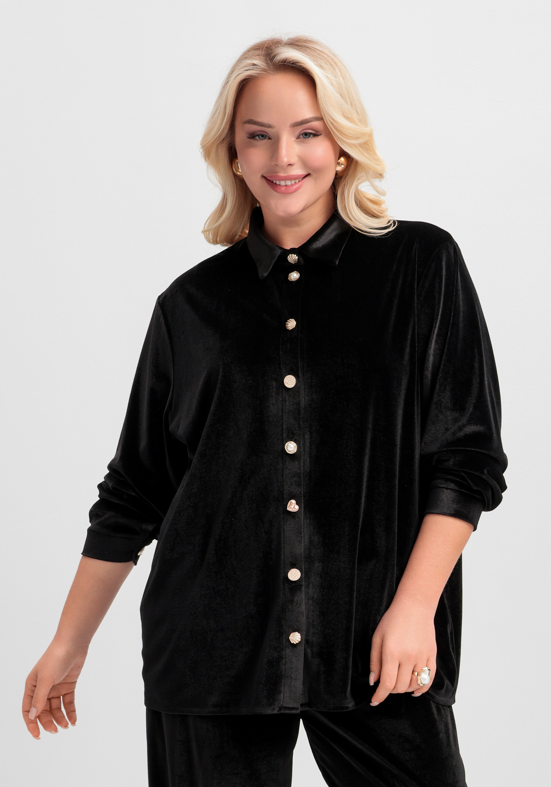 Блуза с дизайнерскими пуговицами 1699₽