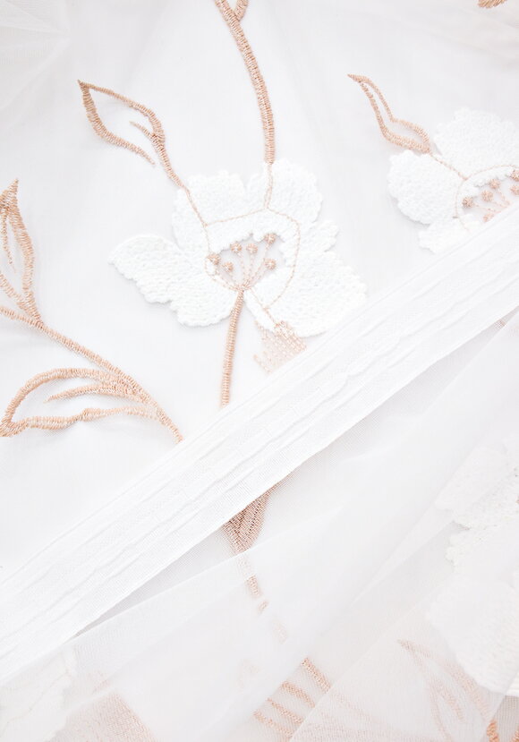 Тюль с вышивкой Белый цветок шир.  580, рис. 5