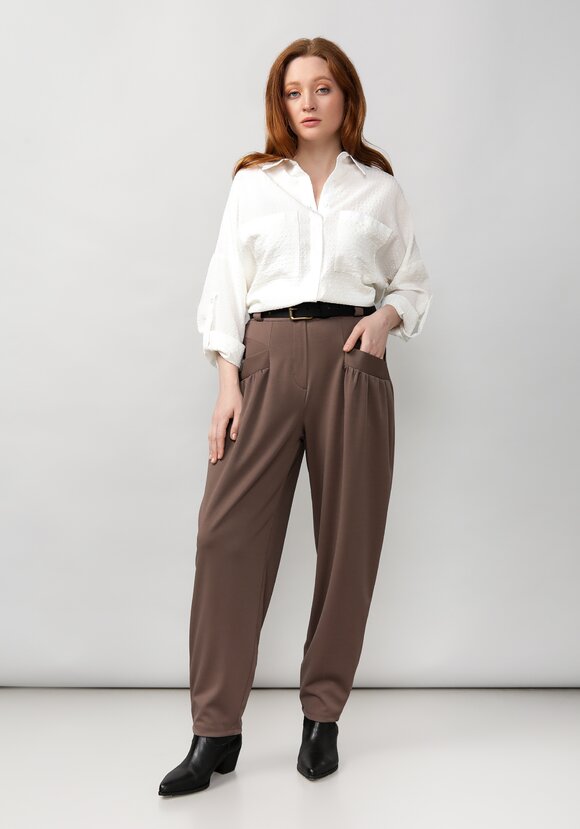 Брюки женские со сборкой на карманах шир.  580, рис. 14