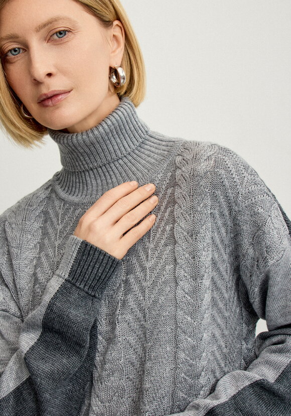 Платье двухцветное с фактурным рисунком шир.  580, рис. 11