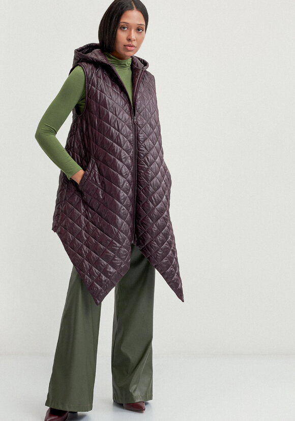 Жилет стёганый с ассиметричным низом шир.  580, рис. 9