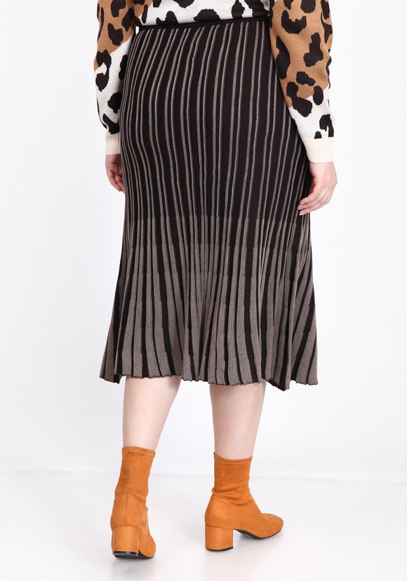 Юбка А-силуэта в вертикальную полоску шир.  580, рис. 6