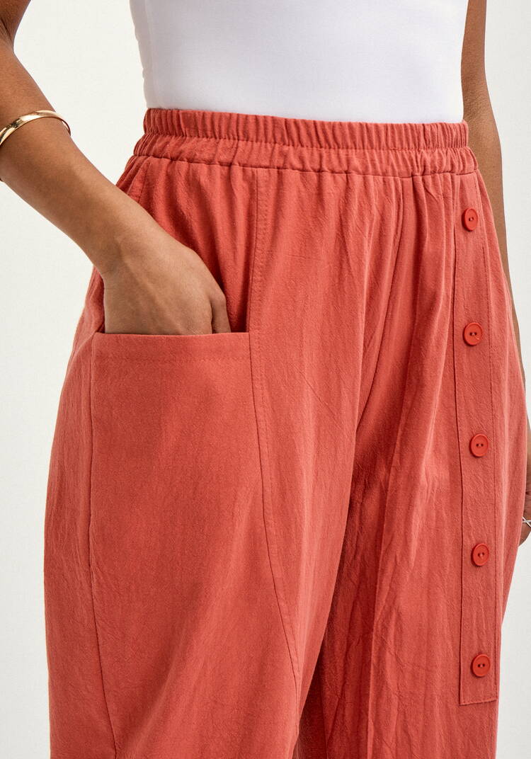 Брюки с декоративной планкой и карманами шир.  750, рис. 22