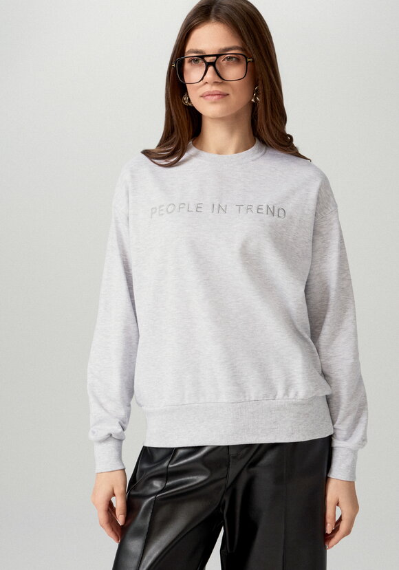 Свитшот с леттерингом на груди шир.  580, рис. 13