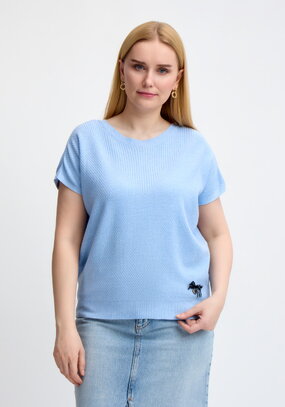 Джемпер с оригинальным вырезом без рукава