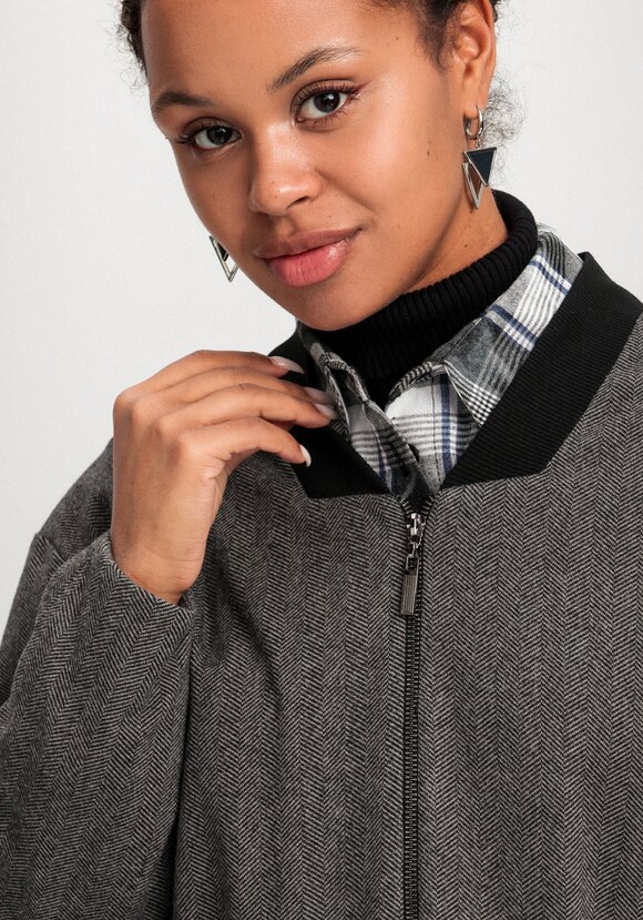 Бомбер на молнии с карманами шир.  580, рис. 6