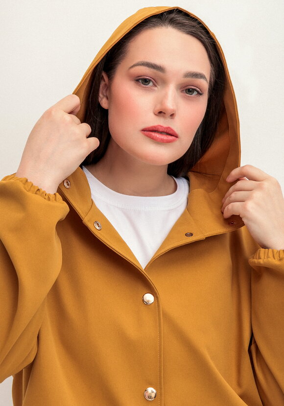 Ветровка с капюшоном и талии на кулиске шир.  580, рис. 19