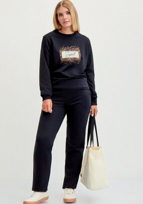 Костюм свитшот с принтом и брюки