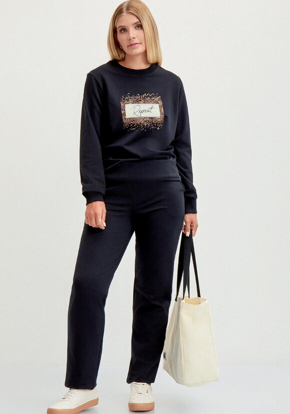 Костюм свитшот с принтом и брюки шир.  580, рис. 20