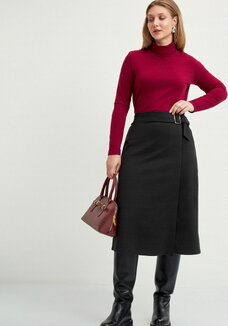 Юбка прямая с пряжкой