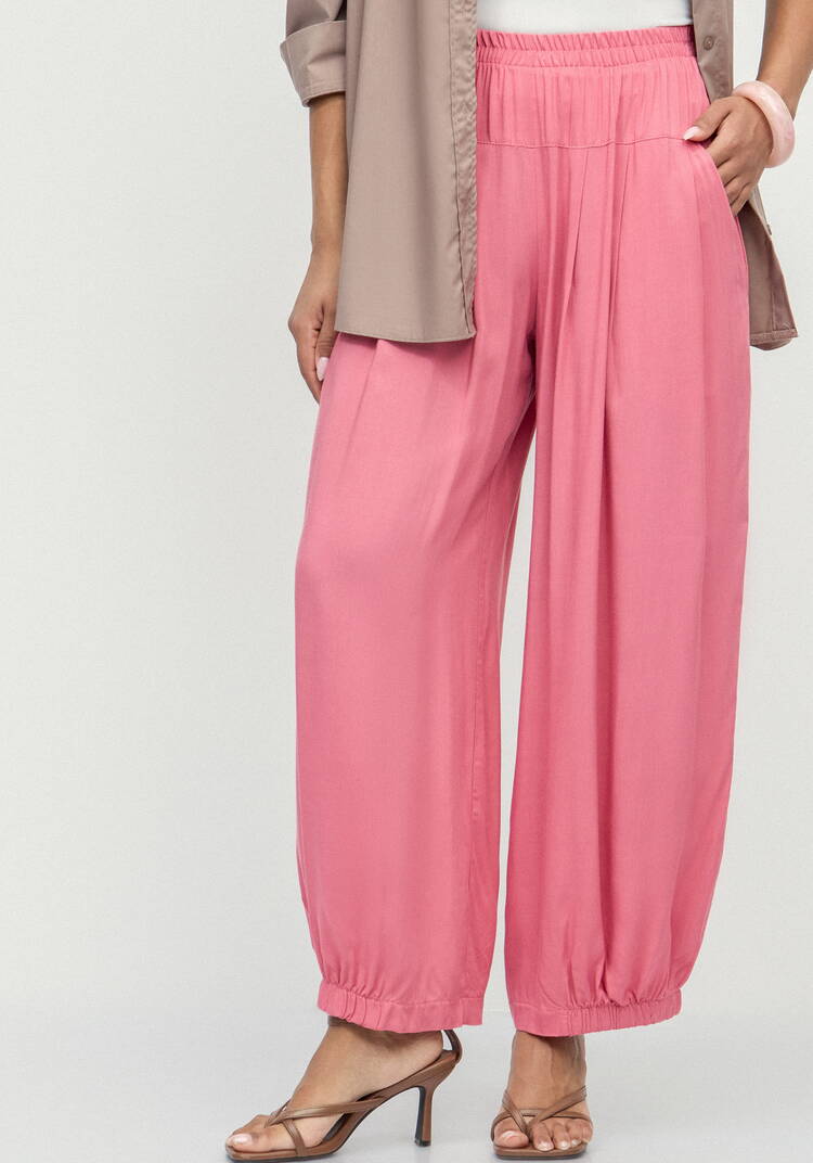 Брюки свободные с эластичной лентой по низу шир.  750, рис. 18