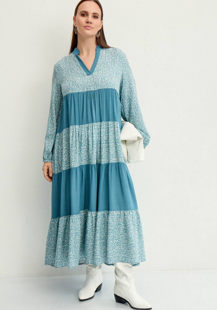 Платье с ярусами и V-образным вырезом шир.  750, рис. 17