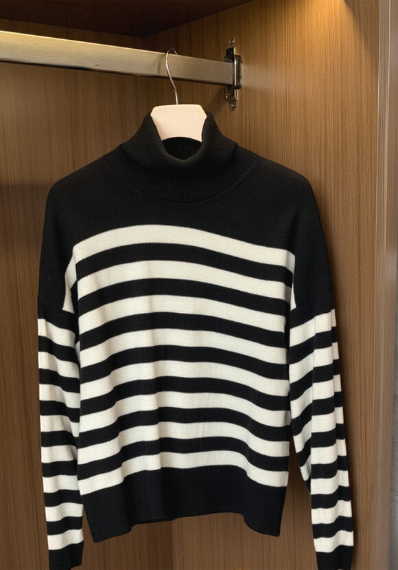 Свитер в полоску с высокой горловиной Resale шир.  580, рис. 1