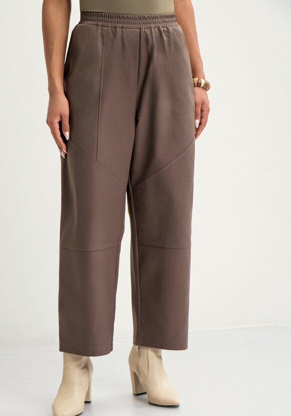 Брюки бананы с конструктивными линиями шир.  580, рис. 13