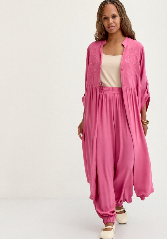 Рубашка с вышивкой на кокетке шир.  580, рис. 32