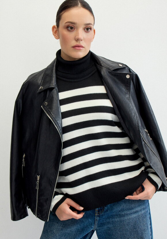 Свитер в полоску с высокой горловиной шир.  580, рис. 2