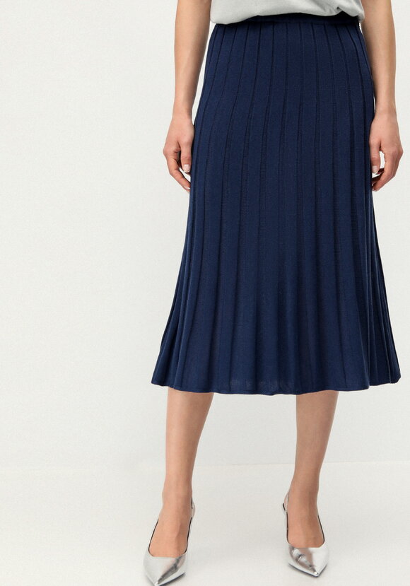 Юбка А-силуэта на резинке с имитацией плиссе шир.  580, рис. 22