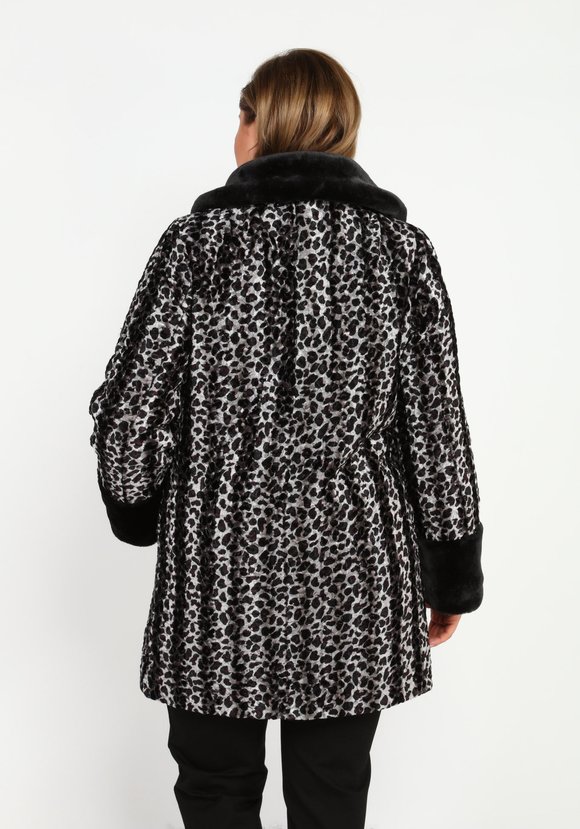 Шуба с контрастными манжетами и воротником шир.  580, рис. 8