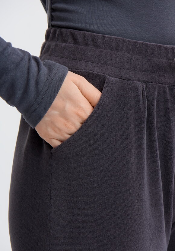 Брюки велюровые прямые на резинке по поясу шир.  580, рис. 29