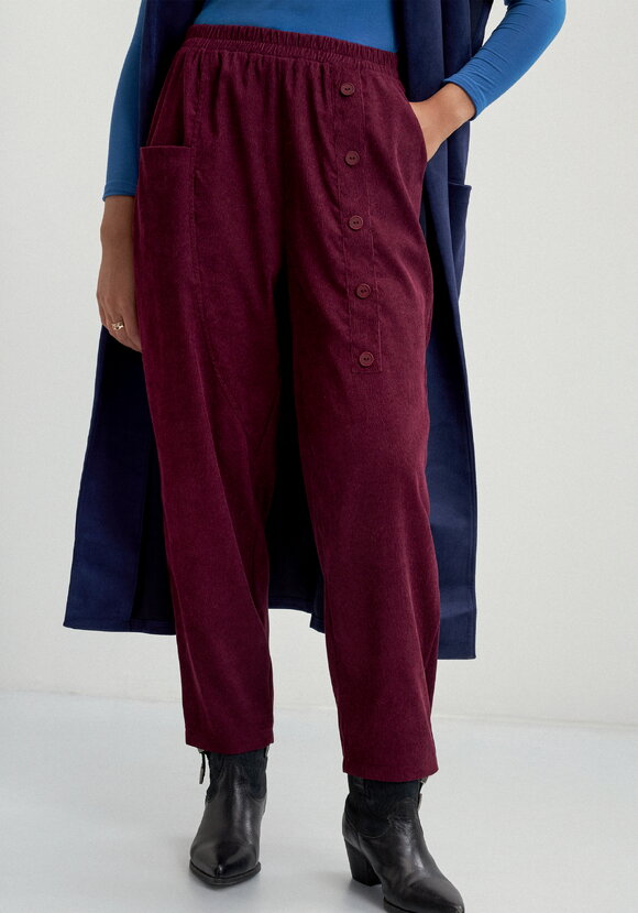 Брюки с карманом в рельефе шир.  580, рис. 2