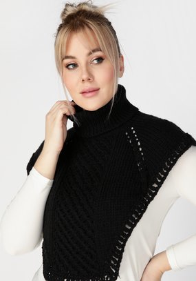 Манишка вязаная