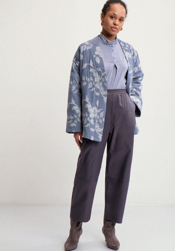 Брюки бананы с конструктивными линиями шир.  580, рис. 25