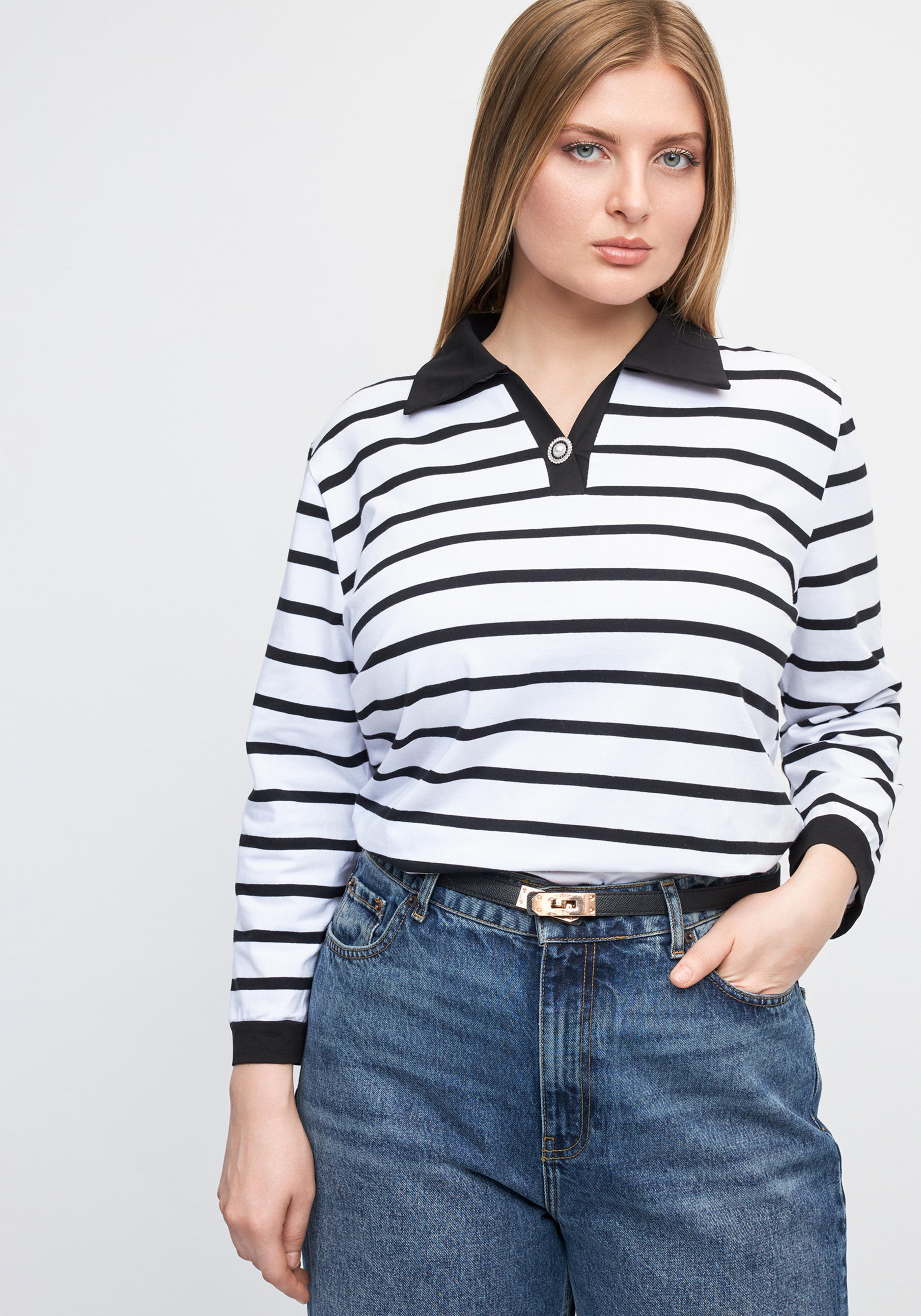 Поло в полоску с декоративной пуговицей 3999₽