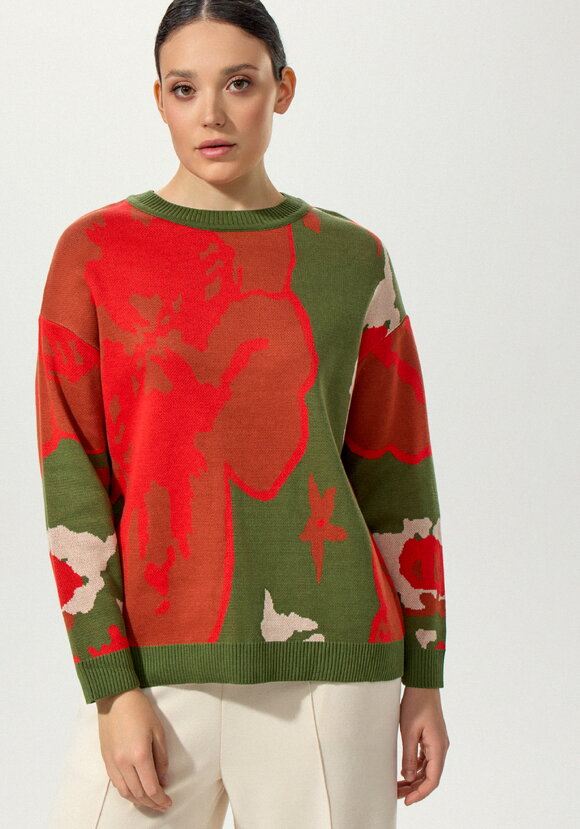 Джемпер с крупным цветочным орнаментом шир.  580, рис. 19