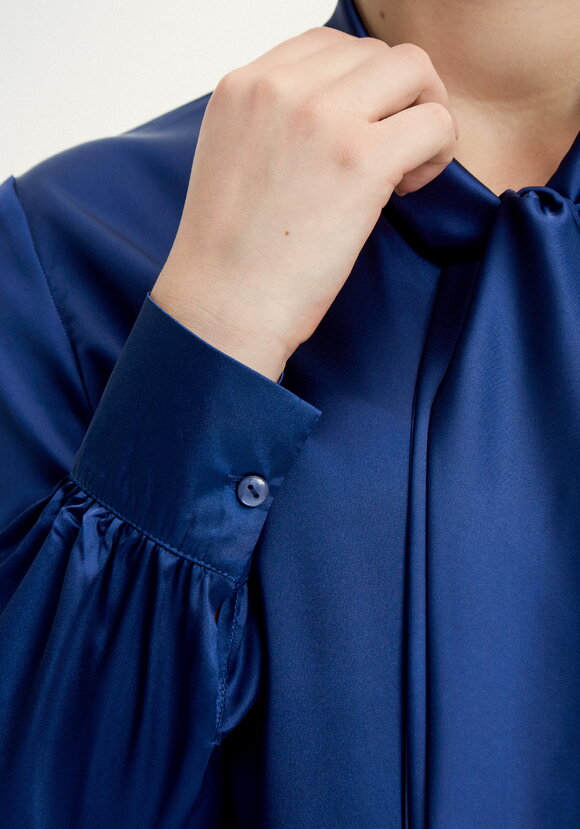 Блуза шелковая на пуговицах с бантом шир.  580, рис. 12